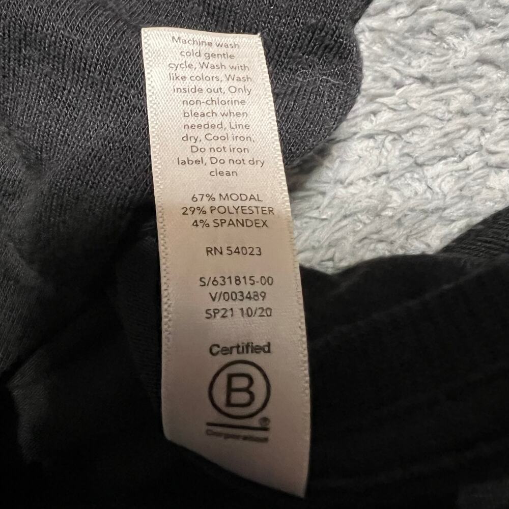 Athleta Shirt Womens Large Cloudlight Restore 631815 Asymmetrical Yoga Black - Picture 6 of 6